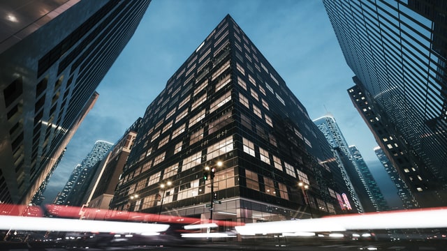 大手のマーケティング業者を選んでいないか